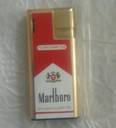 Aansteker Briquet Marlboro Kandy goud - rood rouge or, Enlèvement ou Envoi, Utilisé, Briquet