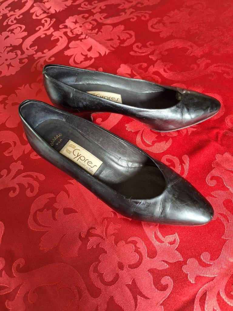 Escarpins en vernis noir, Cypres, doublés de cuir ,37, Escarpins, Cypres, Enlèvement, Porté