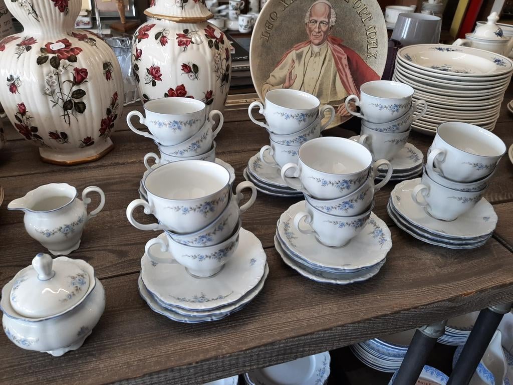 18 tasses et sous-tasses, crémier et sucrier Bavaria Rose, Antiquités & Art, Enlèvement ou Envoi