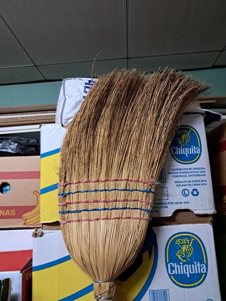 Bezem, Ophalen of Verzenden, Zo goed als nieuw