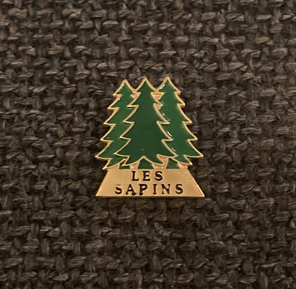 PIN - LES SAPINS, Envoi, Utilisé, Autres sujets/thèmes, Insigne ou Pin's