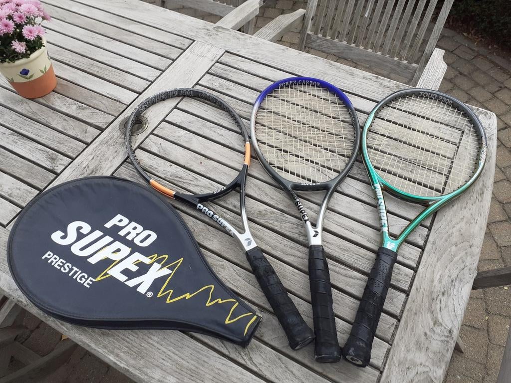 3 raketten(volwassenen) PRO SUPEX en 1 kaderbeschermer, Sport en Fitness, Tennis, Ophalen, Zo goed als nieuw