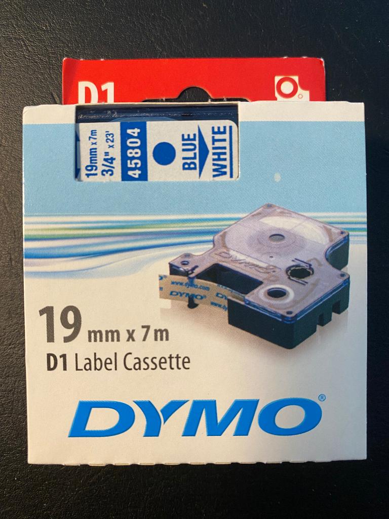 Dymo D1 Tape  45804 blauw op wit 19 mm breed, Ophalen of Verzenden, Nieuw