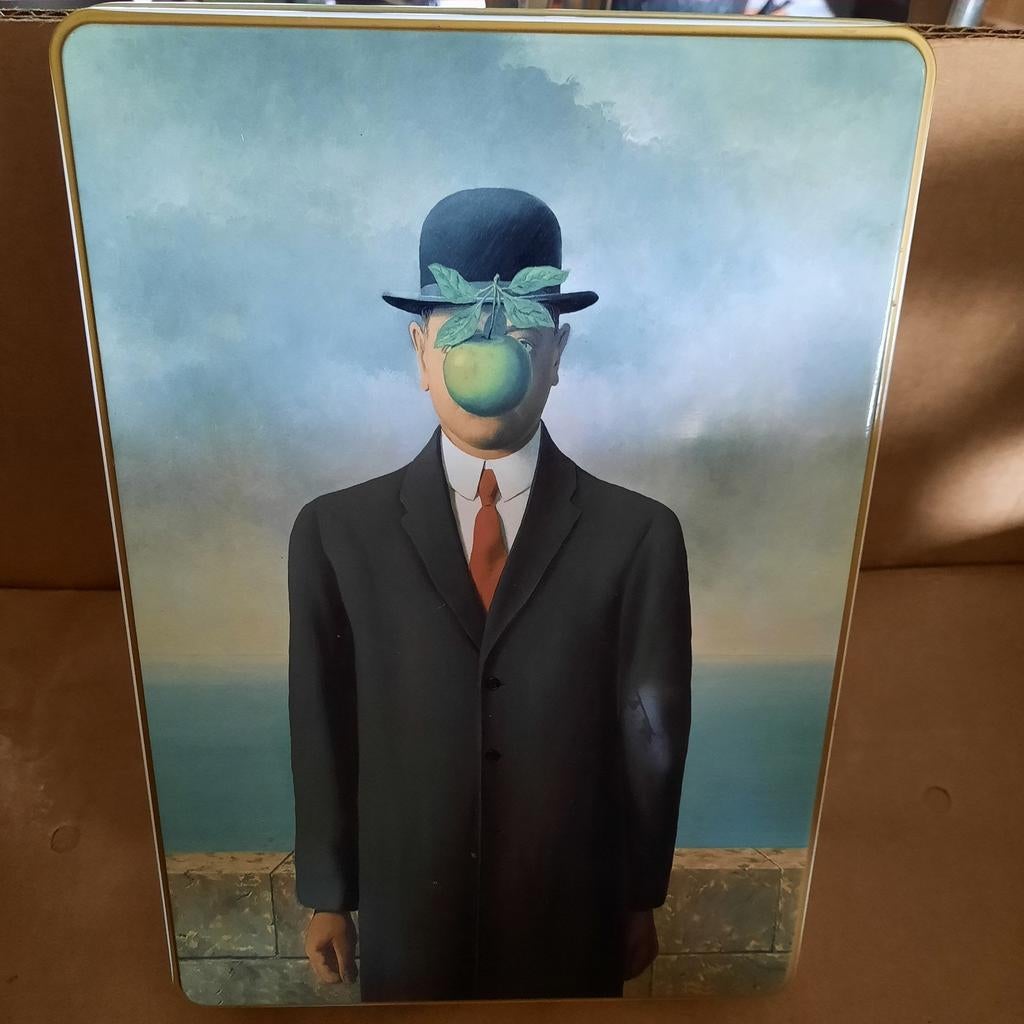 Magritte blikken doos . Uit 2018 . 20 euro ., Ophalen of Verzenden, Zo goed als nieuw