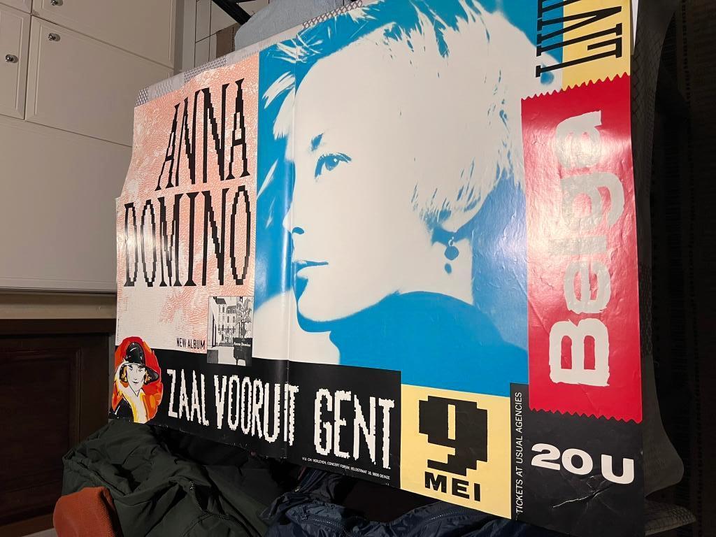 Affiche ancienne Anna Domino, nouvel album prévu le 9 mai., Enlèvement ou Envoi, Rectangulaire horizontal, Musique, Utilisé