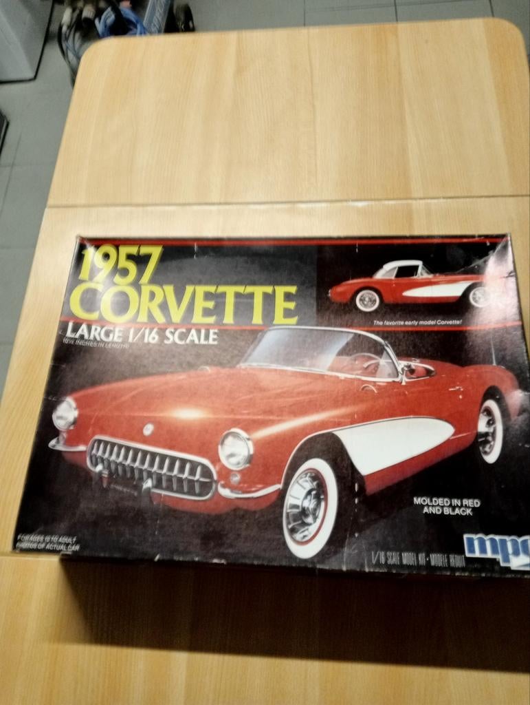 Mpc 1957 Corvette 1/16 nieuw !, Ophalen of Verzenden, Zo goed als nieuw