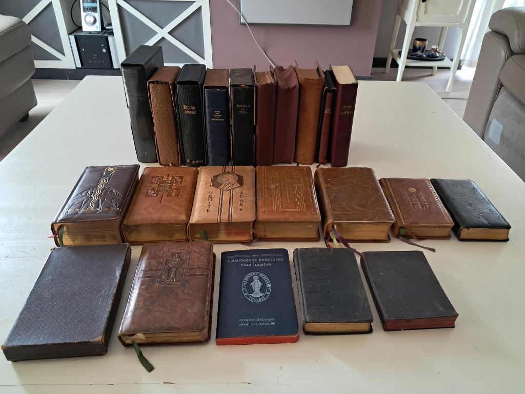 Lot Missaals en vespersboeken, Ophalen of Verzenden, Boek