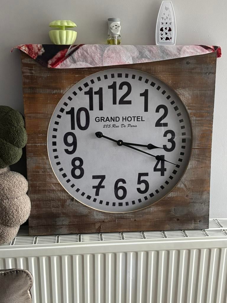Belle grande montre a vendre, Enlèvement ou Envoi, Comme neuf