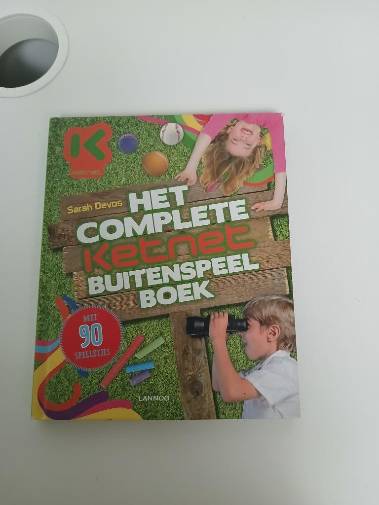 Boeken - Het complete Ketnet buitenspeelboek (Sarah Devos), Ophalen, Zo goed als nieuw, Non-fictie