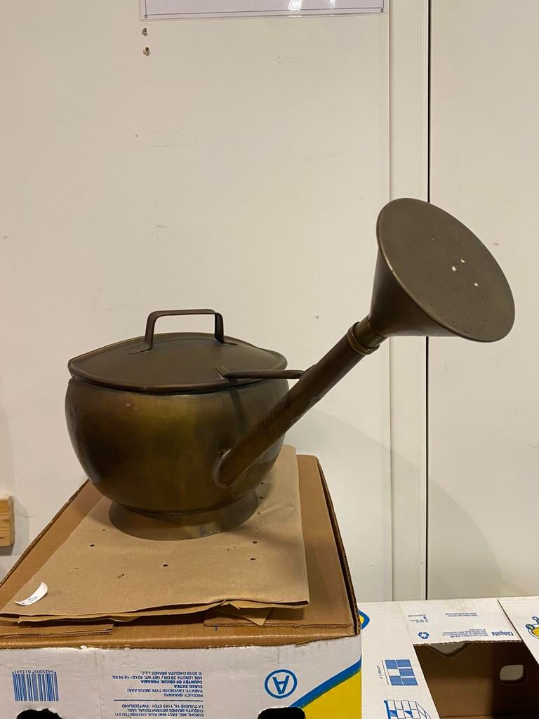 Koperen gieter, Ophalen, Koper