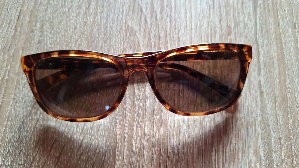 Dameszonnebril met sterke UV bescherming merk "Calvin Klein", Overige merken, Zonnebril, Bruin, Ophalen of Verzenden