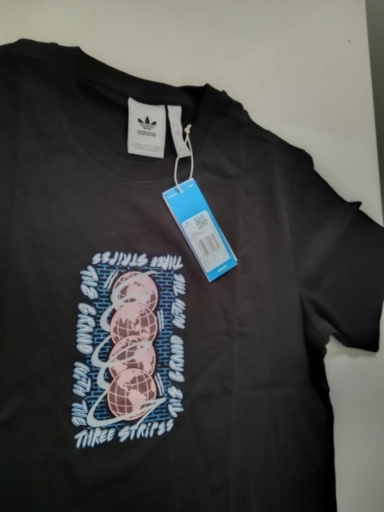 nieuwe t-shirt adidas street medium M verpakt front print, Vêtements | Hommes, T-shirts, Neuf, Enlèvement ou Envoi, Adidas, Taille 48/50 (M)