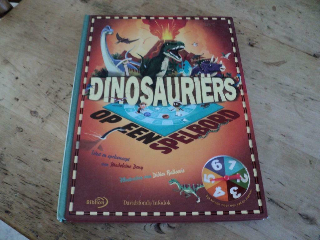 boek:  dinosauriers op een spelbord, Kinderen en Baby's, Ophalen of Verzenden