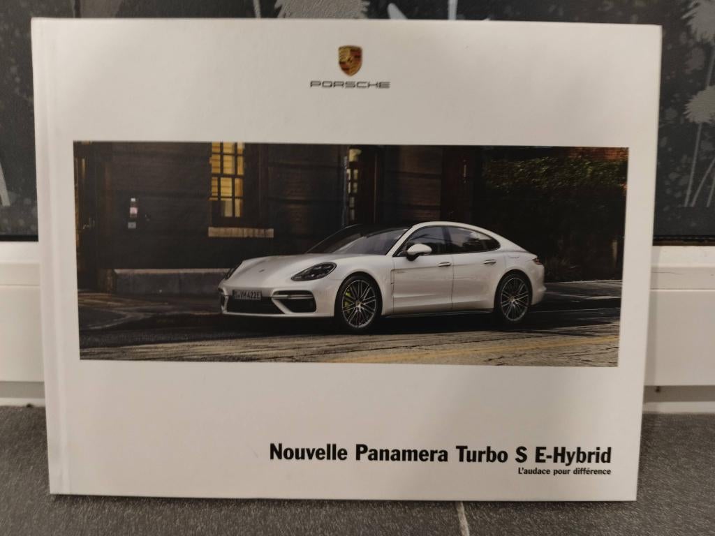 Livre brochure catalogue Porsche Panamera Turbo s hybride, Ophalen of Verzenden, Gelezen, Porsche