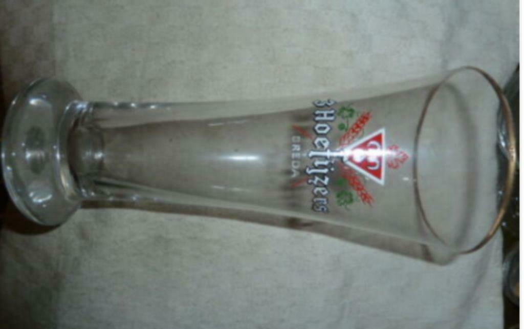 #J bier glas 3 HOEFIJZERS - BREDA " grote fluit ", Verzamelen, Glas en Drinkglazen, Gebruikt, Bierglas, Ophalen of Verzenden