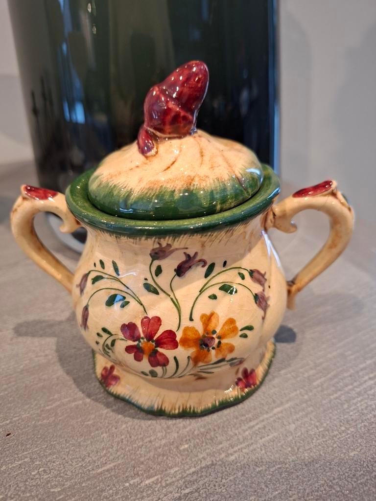Petit pot à crème.  Faïence de BELGIQUE.  Anse recollée., Antiquités & Art