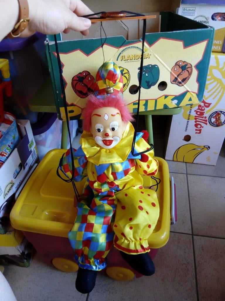 Grote porseleine clown pop op schommel, Ophalen of Verzenden, Zo goed als nieuw