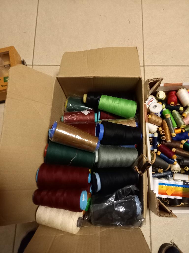 naaigaren, stikzijde, Hobby en Vrije tijd, Naaien en Fournituren, Ophalen, Gebruikt, Garen of Naald(en)