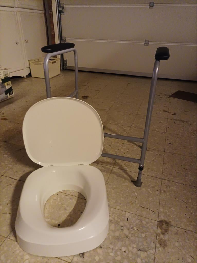 Verhoogde wc. Toilet zitting, Ophalen, Zo goed als nieuw