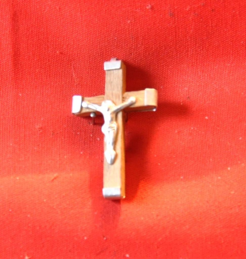pendentif croix de cou chrétienne (1), Enlèvement ou Envoi, Comme neuf, Autres matériaux, Croix ou Symbole