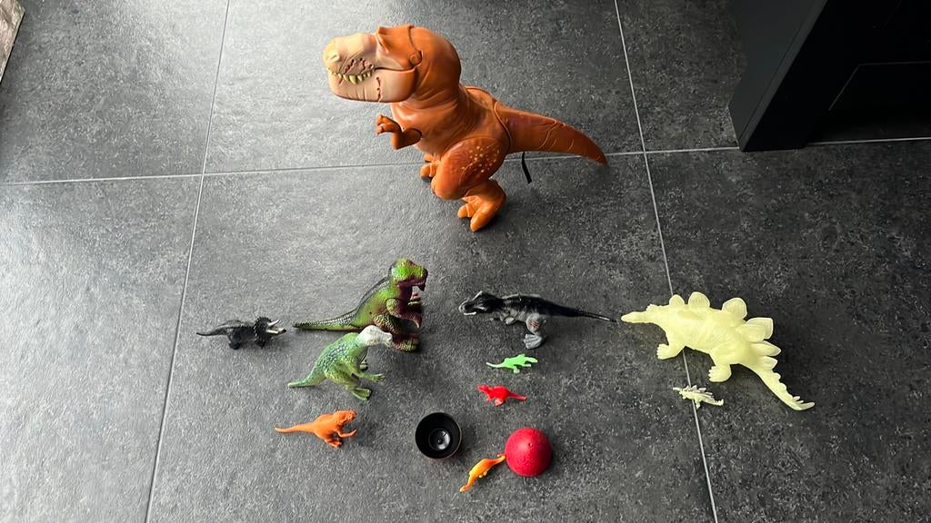 Lot de 11 figurines Dinosaures, Utilisé