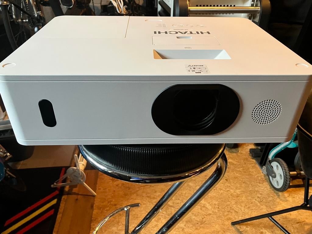 Hitachi Beamer, Ophalen, Zo goed als nieuw