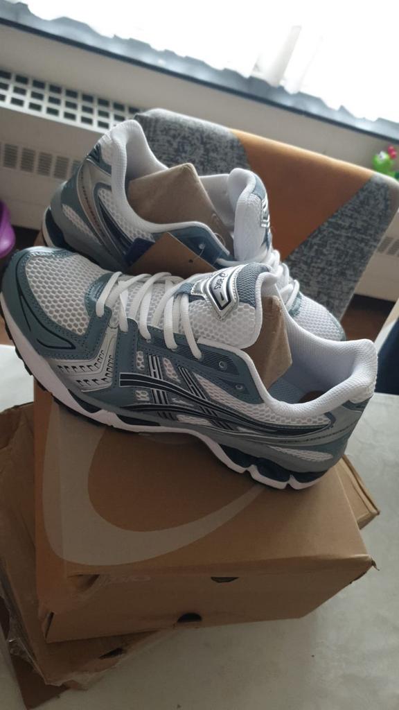 Kayano maat 43,5, Ophalen, Zo goed als nieuw, Sportschoenen