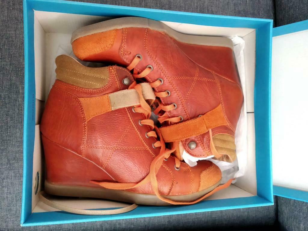 Hoge Dames Schoenen met veters / 40, Kleding | Dames, Ophalen of Verzenden, Zo goed als nieuw, Oranje