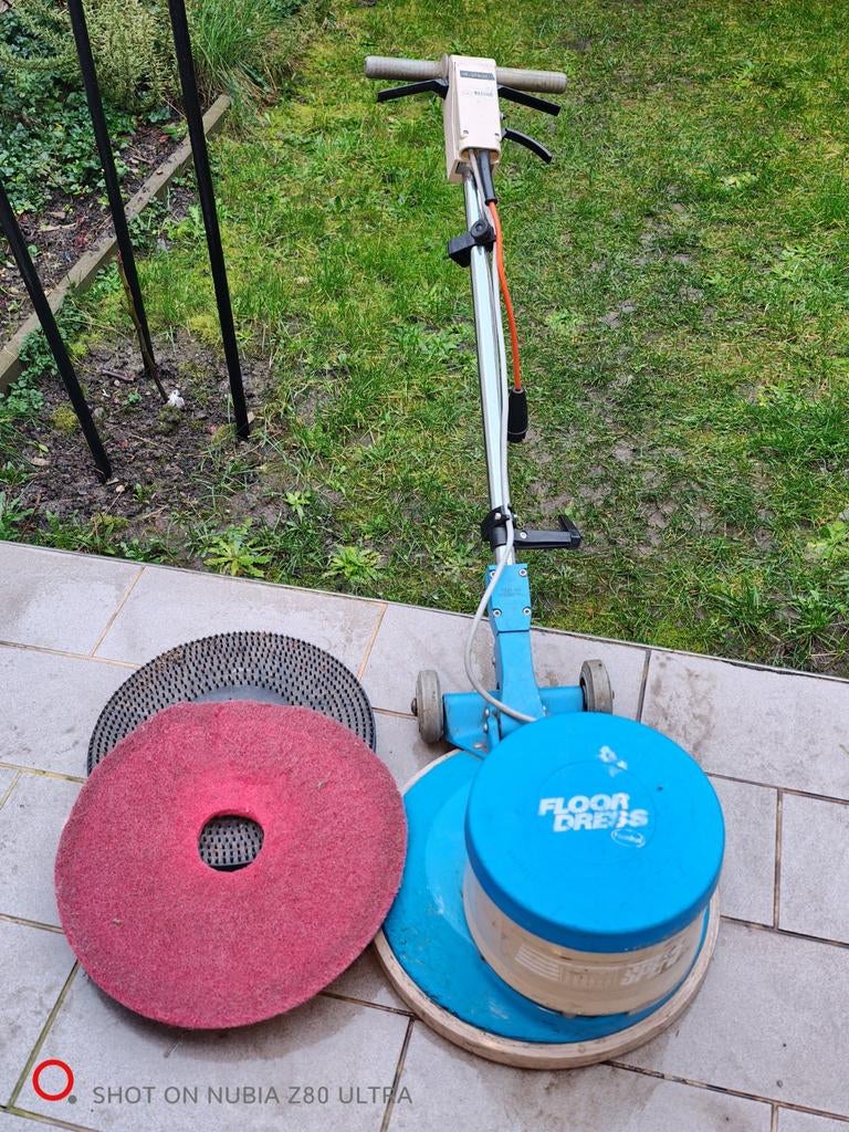 machine à cirer et à polir, Enlèvement