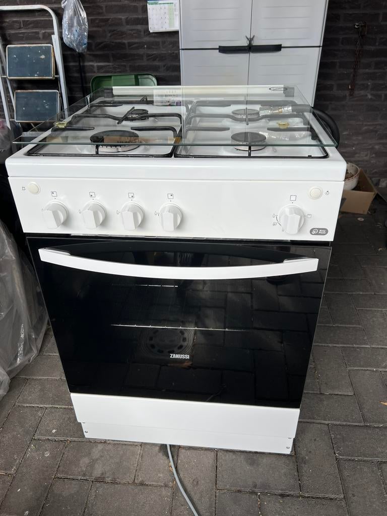 Kookvuur met oven op aardgas, Elektronische apparatuur, Ophalen, Gebruikt, 4 kookzones, Vrijstaand
