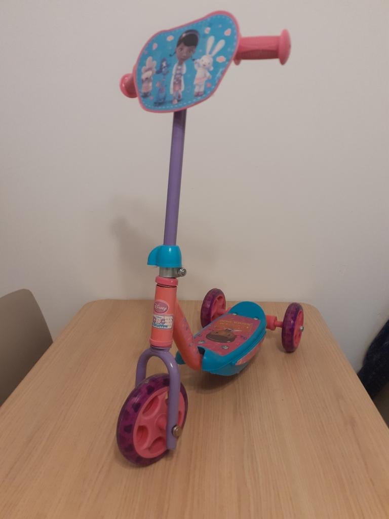 Step DOC McSTUFFINS h64xb32xd58, Fietsen en Brommers, Steps, Ophalen of Verzenden, Zo goed als nieuw