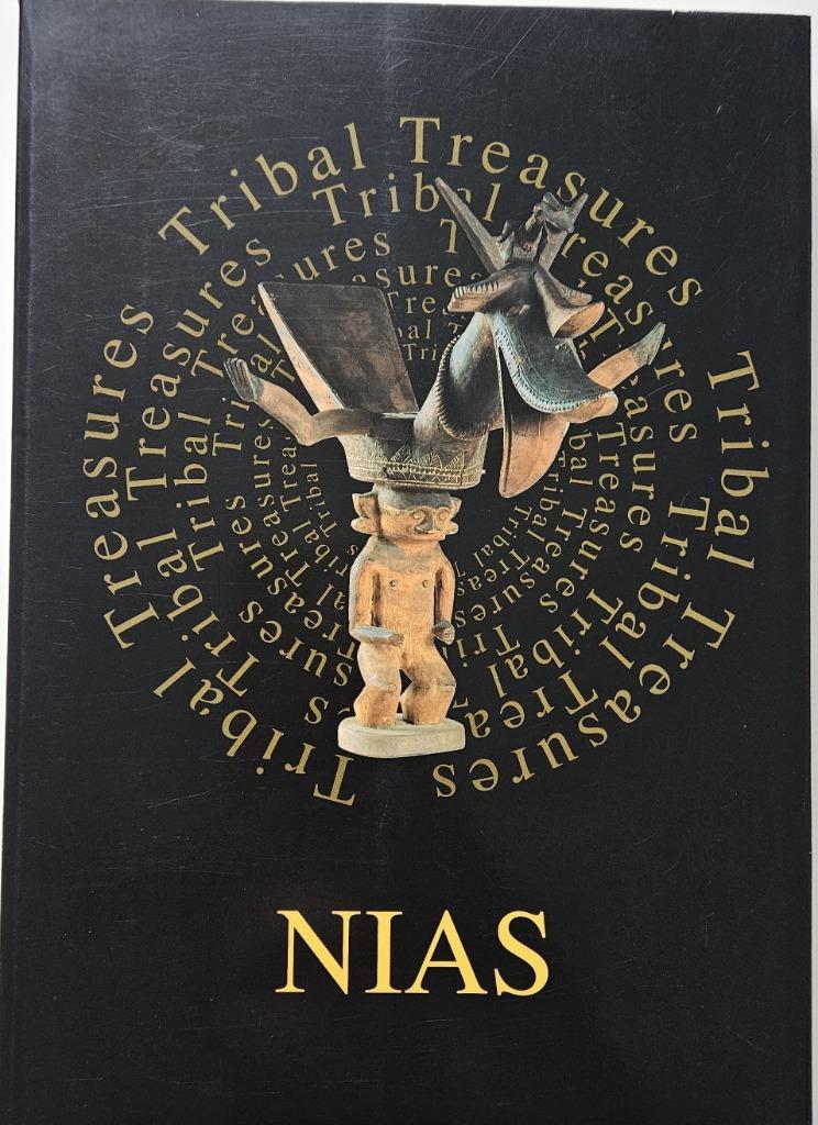 NIAS Tribal Treasures - Cosmic reflections in stone, wood an, Ophalen of Verzenden, Zo goed als nieuw, Hilly Djohani-Lapian, Overige onderwerpen