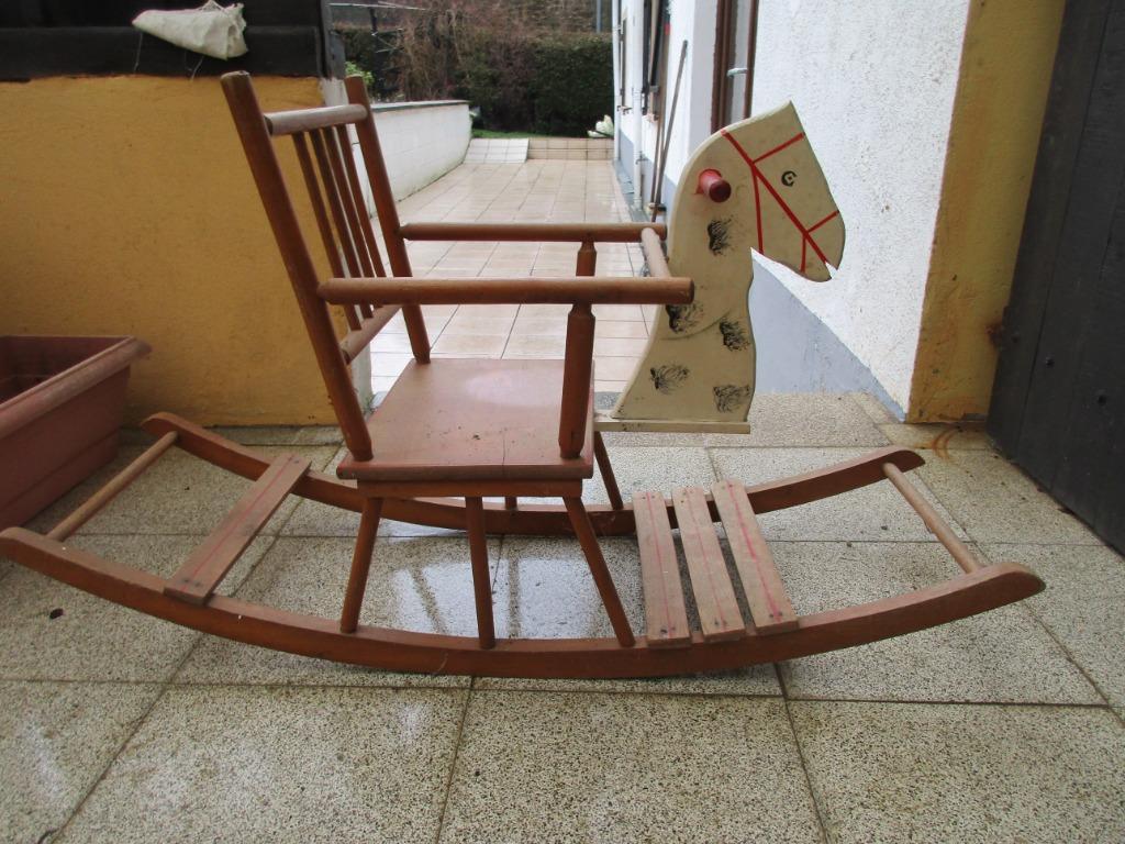 Cheval à bascule avec siège en bois, Enfants & Bébés, Enlèvement, Utilisé