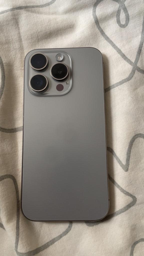 Iphone 15 pro, Enlèvement ou Envoi, Comme neuf
