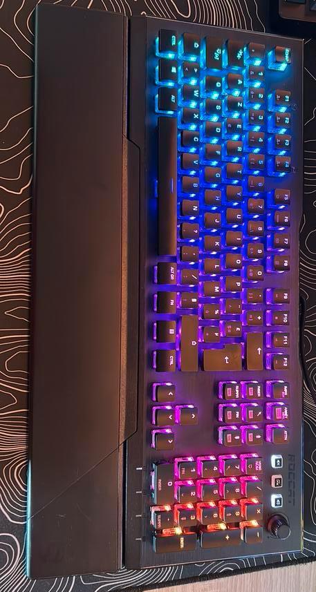Roccat Vulcan 121 AIMO Clavier mécanique RGB AZERTY, Computers en Software, Toetsenborden, Zo goed als nieuw, Azerty, Bedraad