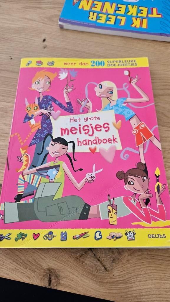 Deltas: Het grote meisjes handboek, Boeken, Kinderboeken | Baby's en Peuters, Ophalen of Verzenden, Zo goed als nieuw