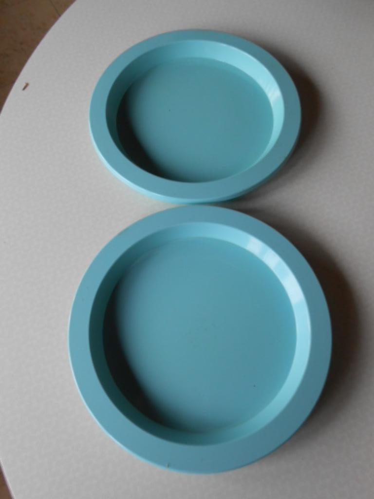 assiettes à dîner en bakkélite en plastique dur bleu-vert Ø2, Assiettes(s), Enlèvement ou Envoi, Poterie rustique, Comme neuf