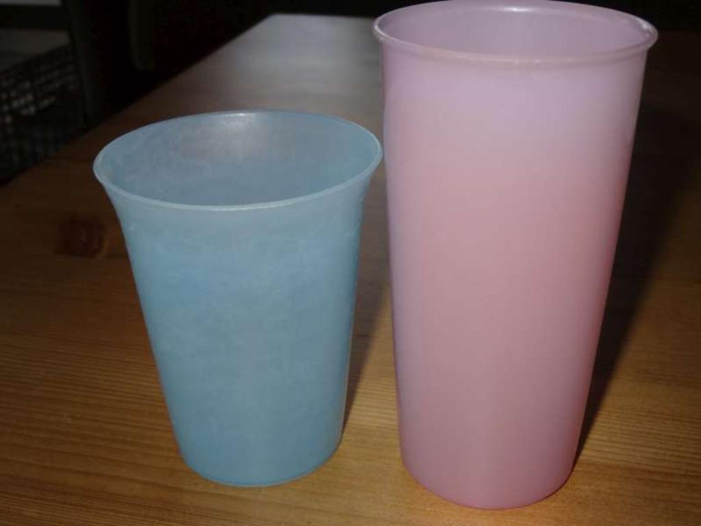 tupperware 2 bekers, Huis en Inrichting, Ophalen of Verzenden, Gebruikt, Beker of Kan