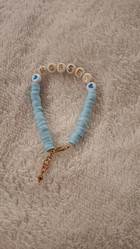 Armband waar "Horses" op staat., Ophalen of Verzenden, Nieuw, Blauw, Armband