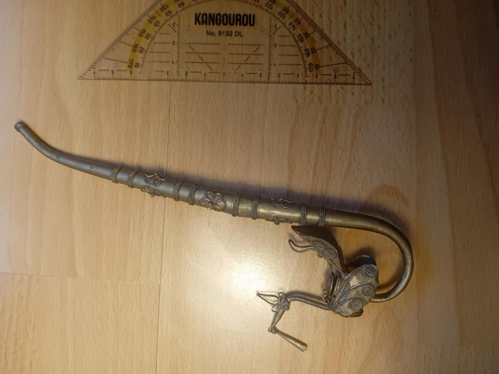 Pipe souvenir vintage en métal avec tête sculptée, Enlèvement ou Envoi, Comme neuf, Narguilé