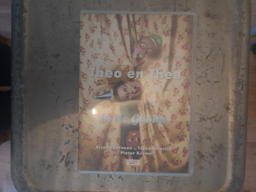 Theo en Thea – In de gloria, Alle leeftijden, Verzenden, Zo goed als nieuw, Komedie