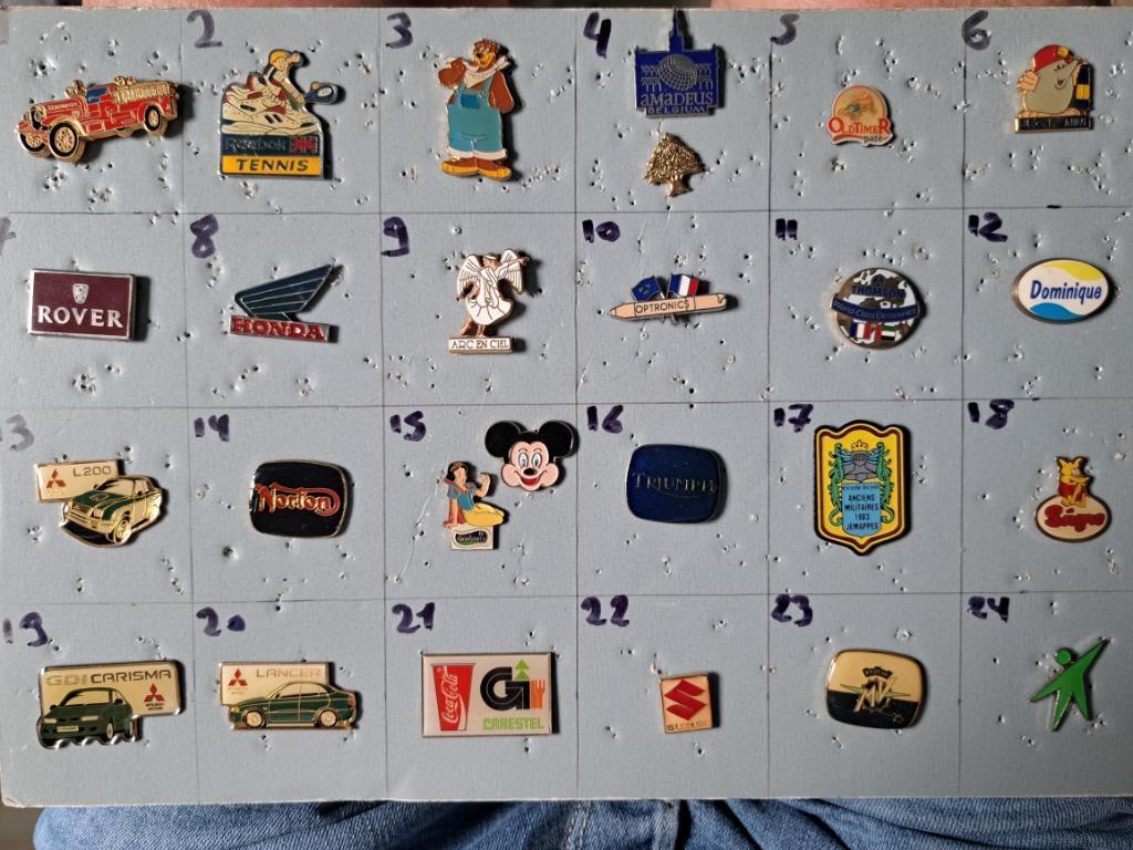 Pin's pins bij de doos zie foto's en nieuws/lees de aankondi, Ophalen of Verzenden