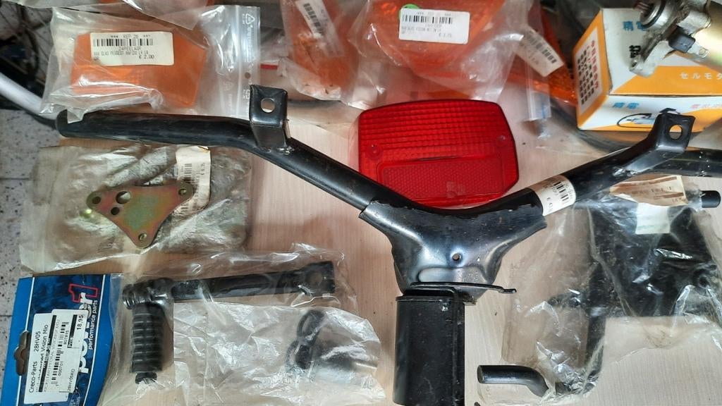 Onderdelen nieuw.honda vision ,Peugeot rapido, Fietsen en Brommers, Ophalen, Nieuw, Overige modellen