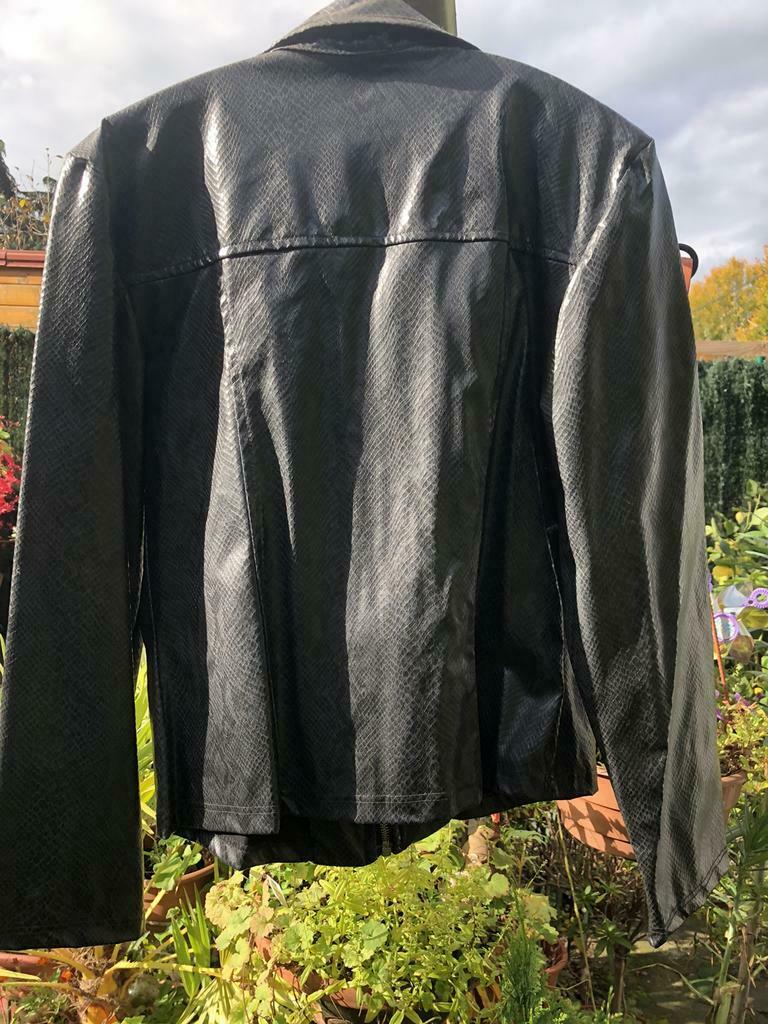 Zwarte, korte lederlook vest, Ophalen of Verzenden