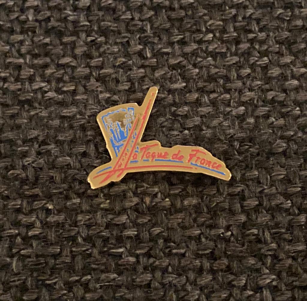 PIN - LA TOQUE DE FRANCE, Verzenden, Gebruikt, Overige onderwerpen, Speldje of Pin