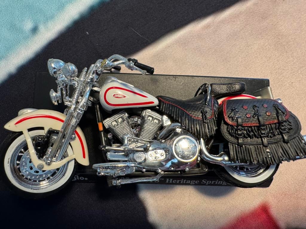 Maisto Harley-Davidson 1997 FLSTS Heritage Springer, Ophalen of Verzenden, Zo goed als nieuw, Maisto