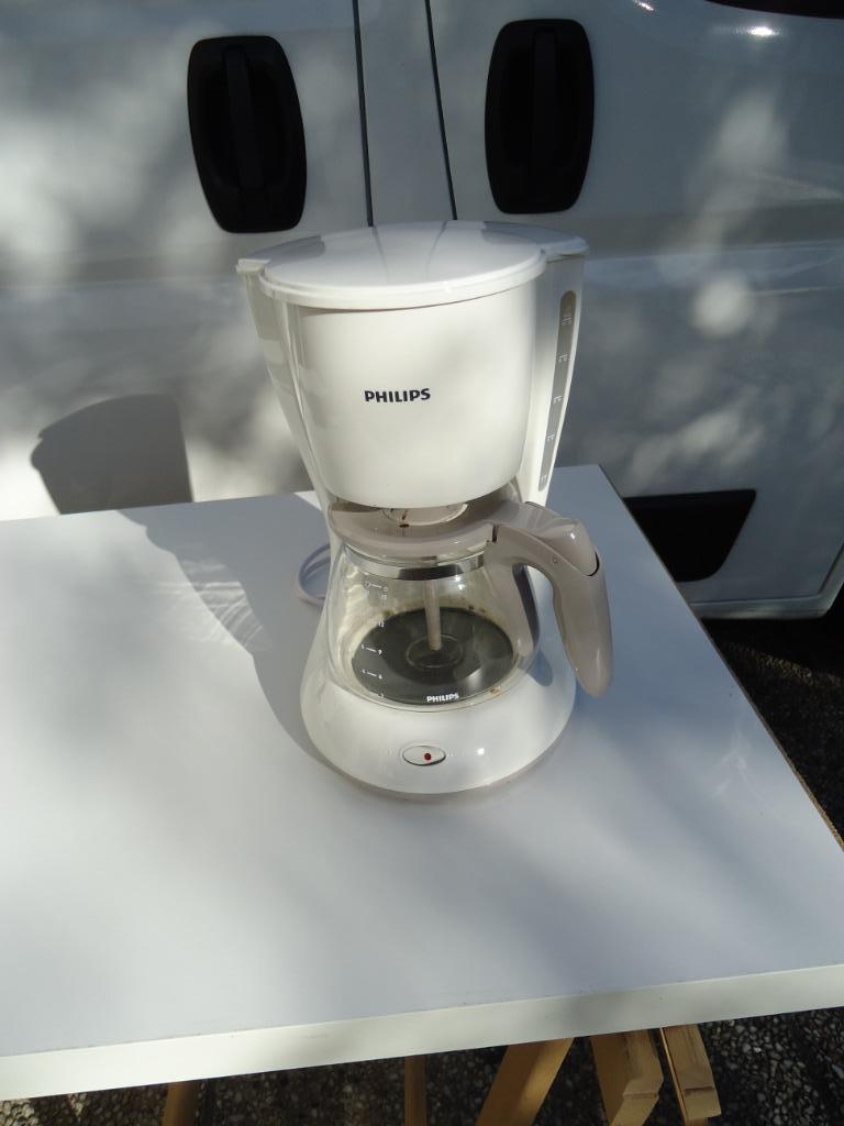 Twee koffiezetapparaten en een Delonghi theemachine als nieu, Ophalen, Zo goed als nieuw, Koffiemachine