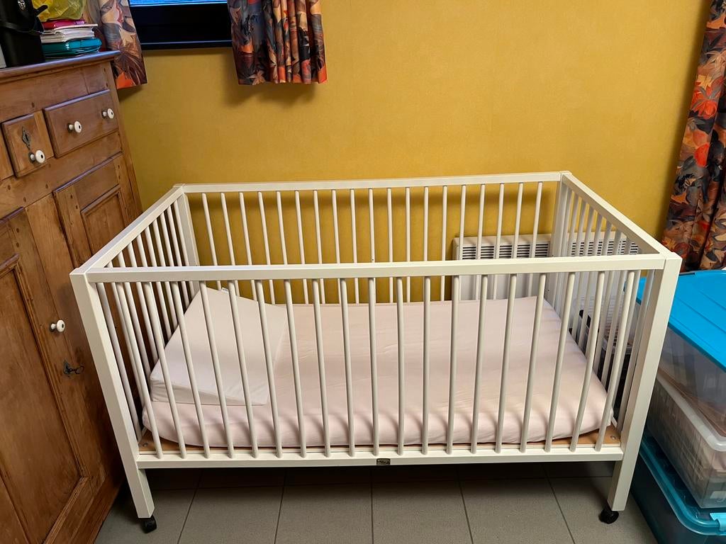Wit bed (of park) van Childwood goede staat, Ophalen, Zo goed als nieuw