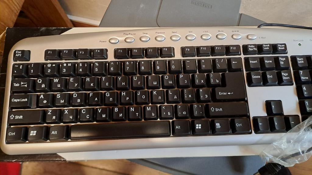 Clavier QWERTY intégrant l'alphabet cyrillique, Informatique & Logiciels, Enlèvement ou Envoi, Qwerty, Neuf