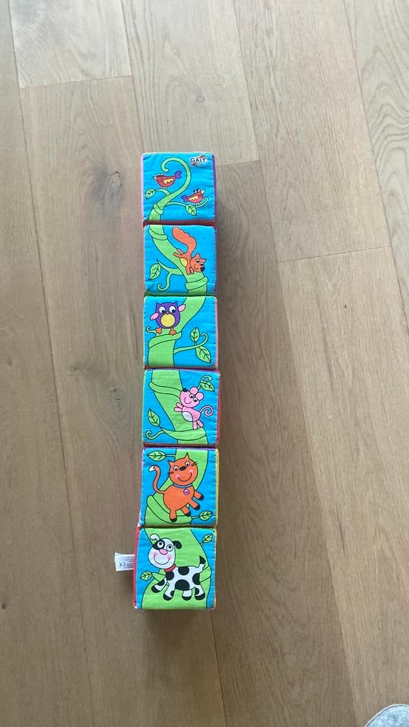 Babyspeelgoed - stoffen blokken toren met belletje, Kinderen en Baby's, Kinderspulletjes, Gebruikt, Ophalen